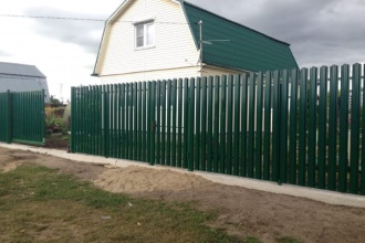 Забор из евроштакетника на ленточном фундаменте 70 метров фото в Яхроме