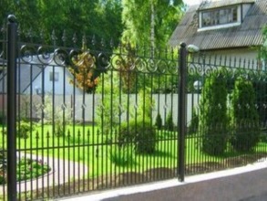 Кованые заборы на ленточном фундаменте 80 метров фото в Яхроме