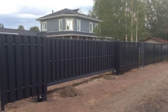 Забор из евроштакетника с бетонированием столбов 80 метров фото в Яхроме